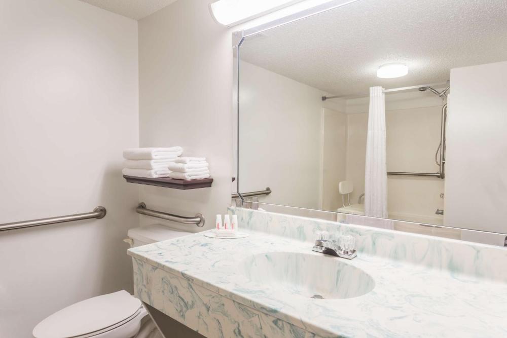 Queen Room - Disability Access/Non-Smoking interior